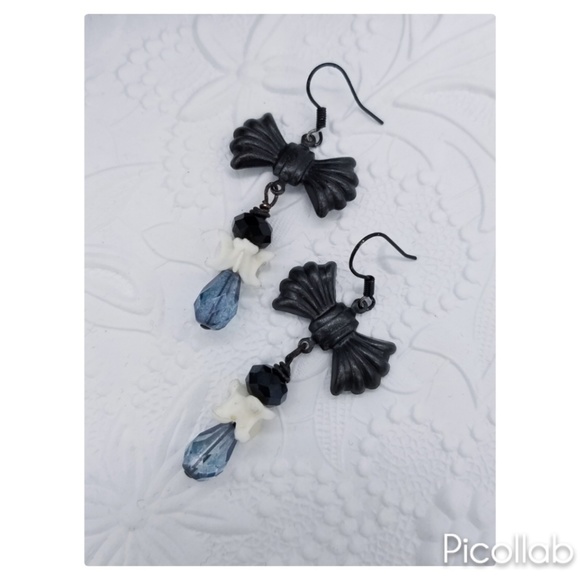 True Blue Gothic Python Vertebrae Earrings - Picture 2 of 5